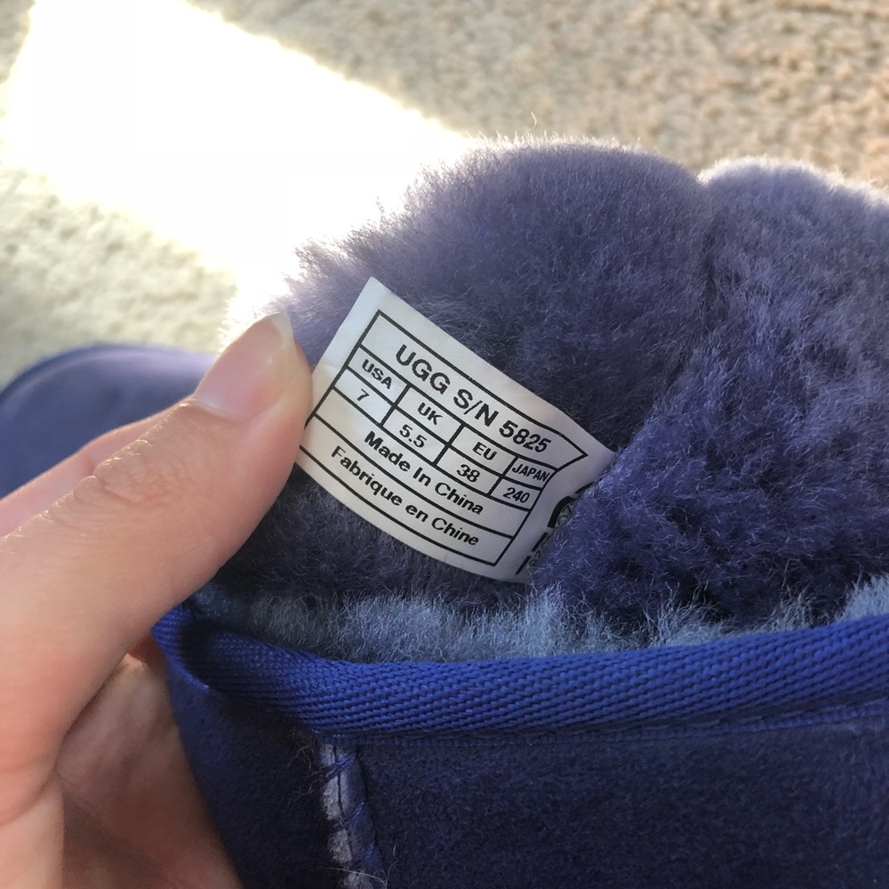 UGG Short Classic Boots - Picture 5 of 5